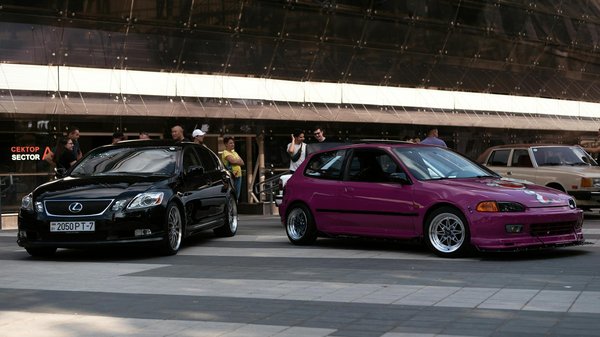 What steps should be taken to ensure a vehicle purchase is fraud-free in the UK?