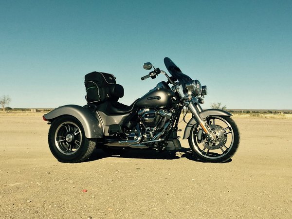 What UK vehicle interior cleaning products are safe for electronic screens?